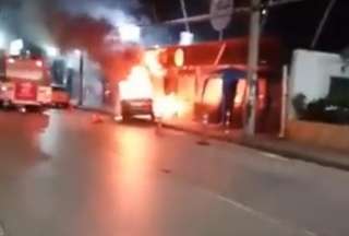 Polic&iacute;a investiga el incendio de un veh&iacute;culo en Guayaquil
