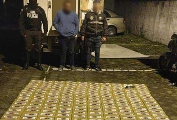 La Polic&iacute;a Nacional captur&oacute; un cami&oacute;n que ten&iacute;a 290 paquetes de droga en su interior. 