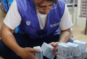 Casi 10.000 medicamentos y productos caducados se vendían cerca del Andrade Marín