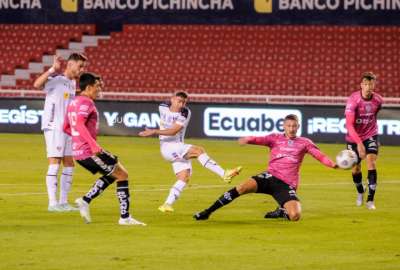 Juan Mac&iacute;as marc&oacute; el segundo gol de Liga de Quito, en el estadio Rodrigo Paz