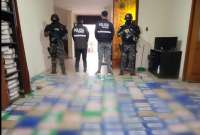 La Policía Nacional incautó cerca de 719 kilos de droga camuflados en una lancha. 