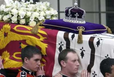 El f&eacute;retro de la Reina Isabel II fue seputado en la Cripta Real en Windsor. 