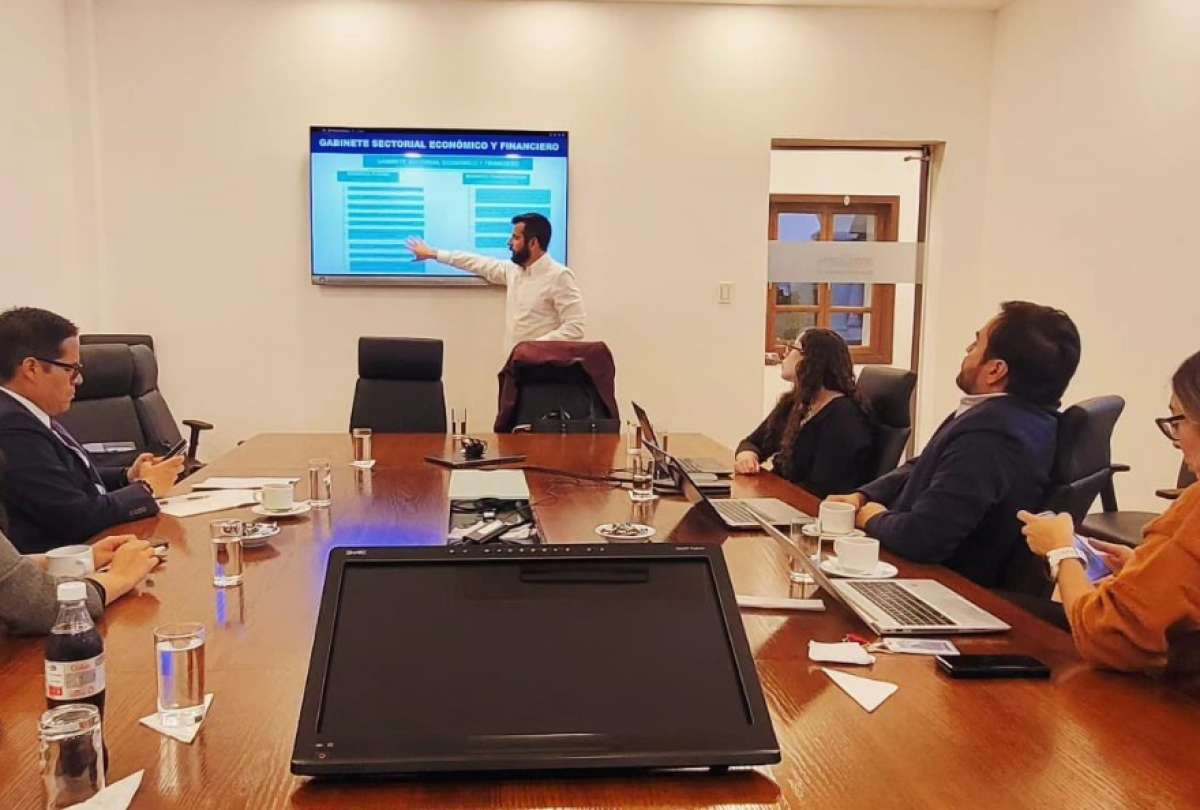 Pablo Arosemena y Sariha Moya se reunieron para abordar la situaci&oacute;n de las finanzas p&uacute;blicas. 