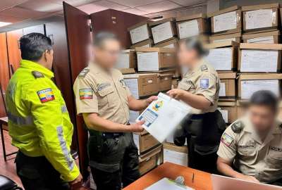 Polic&iacute;as son investigados por presunto cohecho.