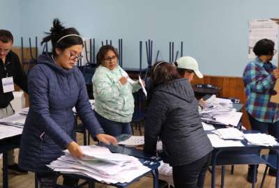 El Consejo Nacional Electoral da a conocer los primeros resultados de las votaciones
