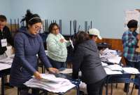 El Consejo Nacional Electoral da a conocer los primeros resultados de las votaciones