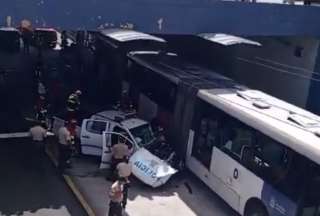 Quito: Choque entre un troleb&uacute;s y un patrullero