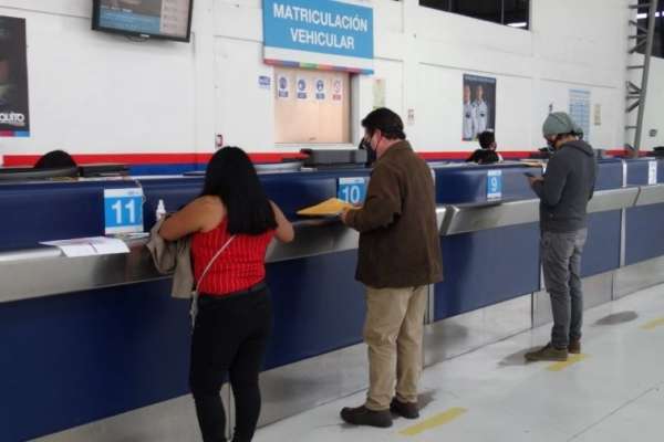 Contribuyentes ya deben pagar multas e intereses para matricular el veh&iacute;culo.