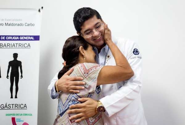 Una mujer de 80 a&ntilde;os supera con &eacute;xito una cirug&iacute;a rob&oacute;tica para extraer un tumor de 50 cent&iacute;metros en Guayaquil