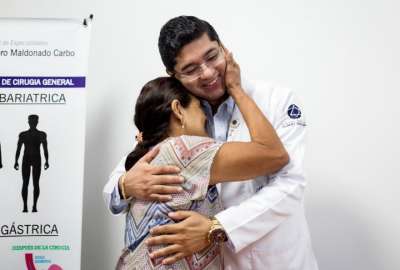 Una mujer de 80 a&ntilde;os supera con &eacute;xito una cirug&iacute;a rob&oacute;tica para extraer un tumor de 50 cent&iacute;metros en Guayaquil