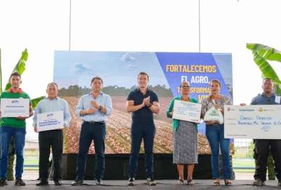 Presidente Noboa particip&oacute; de la entrega de bienes e insumos para productores de Los R&iacute;os y Manab&iacute;