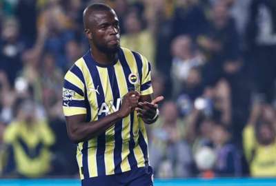 &Eacute;nner Valencia a&uacute;n no ha definidio si permanercer&aacute; en el Fenerbahce para jugar la Europa League.