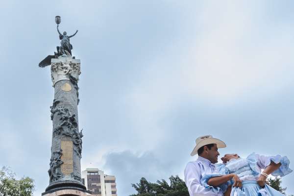 Guayaquil inici&oacute; oficialmente sus fiestas de fundaci&oacute;n. La ma&ntilde;ana de este lunes se realiz&oacute; el preg&oacute;n c&iacute;vico en la Plaza del Centenario.