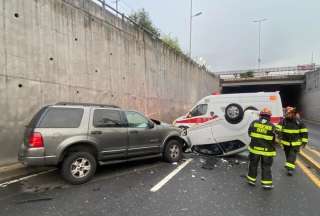 Fuerte tr&aacute;fico por un siniestro vehicular en la avenida Occidental, en Quito