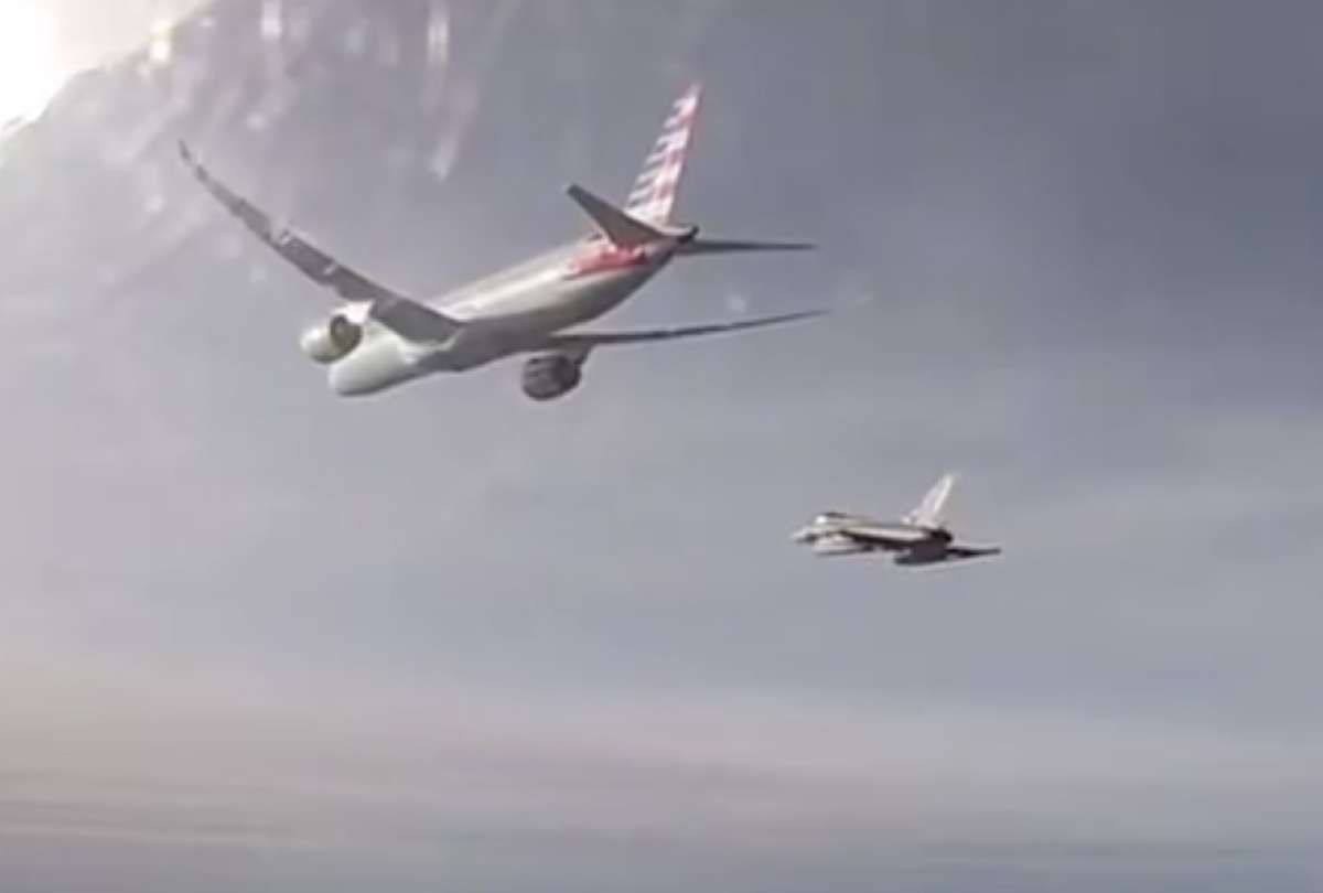 Los tripulantes y pasajeros de un vuelo de American Airlines vivieron momentos de tensión en el aire. 