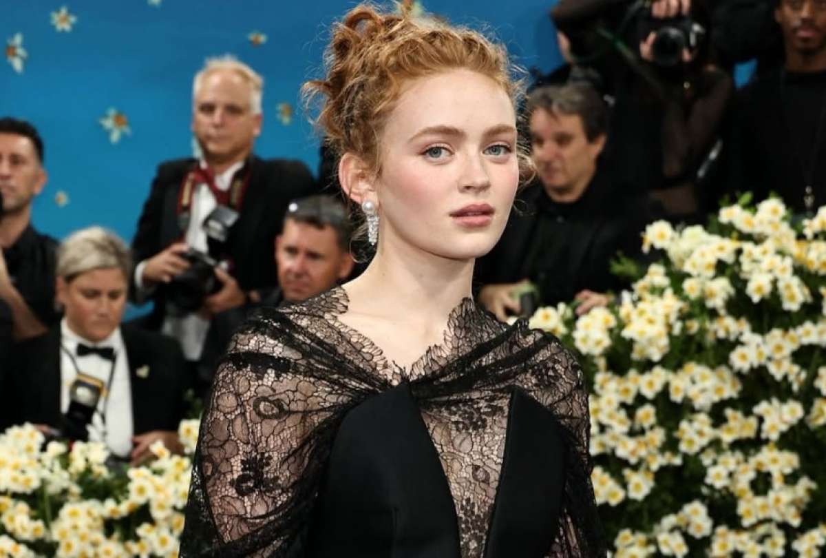 Famosos como Zendaya lucieron negro en la esperada Met Gala.