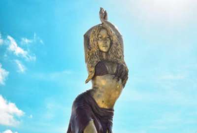 Shakira reaccion&oacute; al ver su propia estatua en Barranquilla