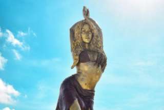 Shakira reaccion&oacute; al ver su propia estatua en Barranquilla