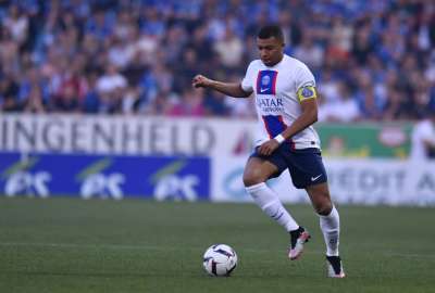 Mbapp&eacute; hiri&oacute; a una hincha por accidente