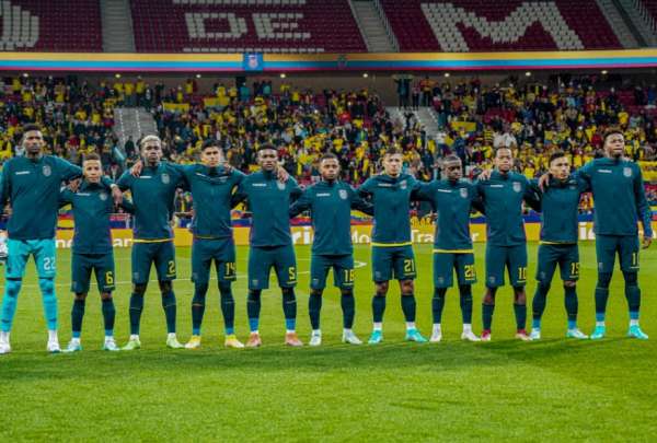 Jugadores ecuatorianos se unen en oraci&oacute;n horas antes del partido ante Qatar