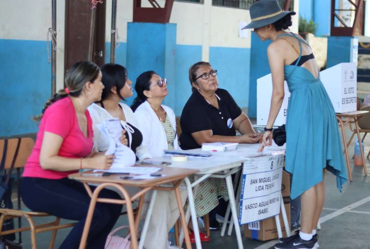 En la página del CNE se publican los resultados paulatinamente. 