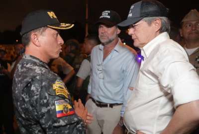 El presidente Guillermo Lasso (der.) recorri&oacute; la Entrada de la 8 junto al gobernador Francesco Tabbachi (izq.). 