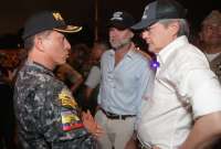 El presidente Guillermo Lasso (der.) recorri&oacute; la Entrada de la 8 junto al gobernador Francesco Tabbachi (izq.). 