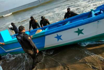 La Armada del Ecuador aprehendi&oacute; a cinco presuntos 'piratas' en la costa de Santa Elena