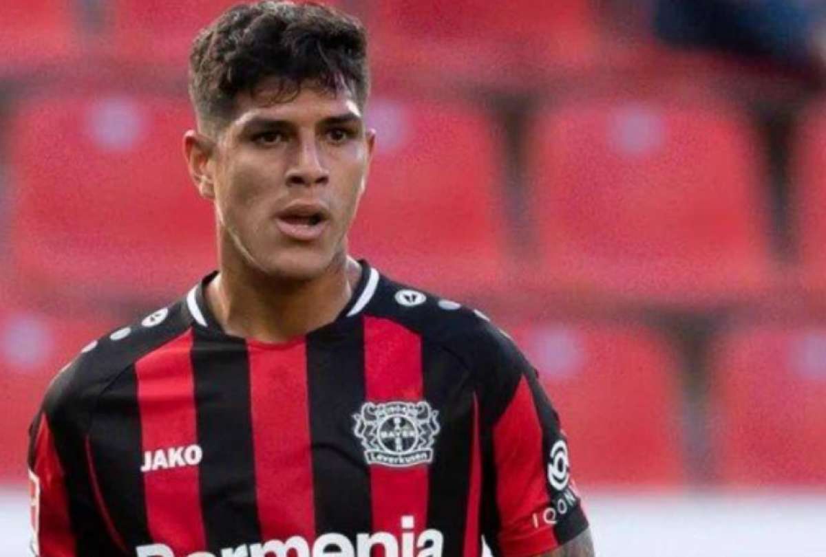 Piero Hincapié tiene contrato a largo plazo con el Leverkusen