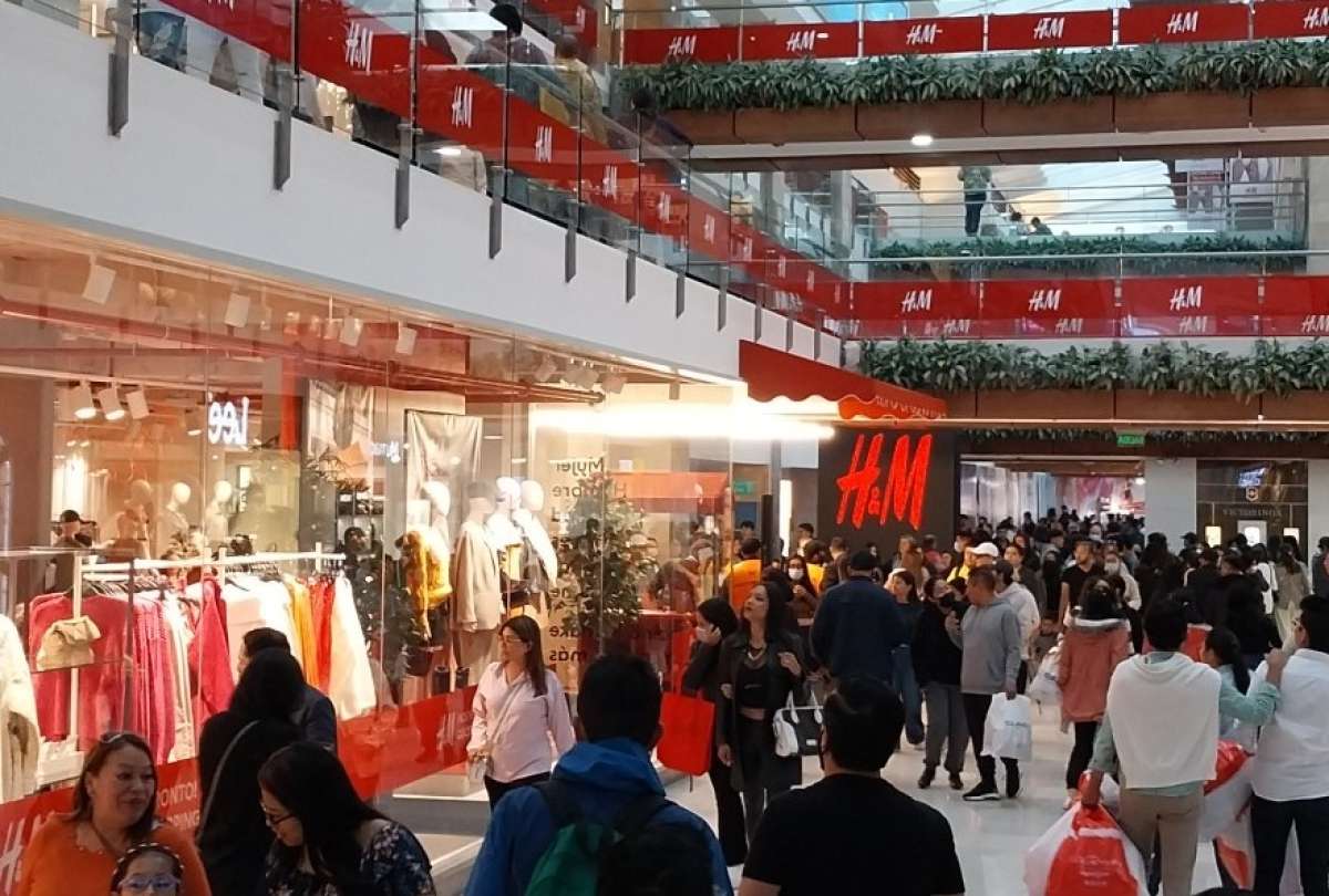 Esperaron hasta 11 horas para ingresar en la apertura de la tienda de H&M