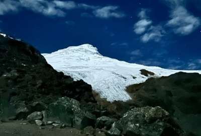 La Secretar&iacute;a Nacional de Gesti&oacute;n de Riesgos detalla que hay personas atrapadas en la avalancha en el Cayambe.