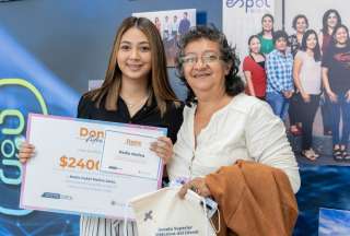 50 estudiantes beneficiados con el programa Dona Futuro