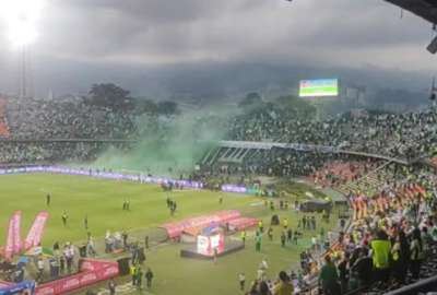 Tras fuertes enfrentamientos de hinchas el Atl&eacute;tico Nacional y la polic&iacute;a se registraron heridos y detenidos. 