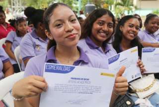 1.000 j&oacute;venes en Esmeraldas se benefician de becas para estudios de tercer nivel