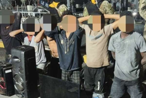 FF.AA. detiene a seis presuntos integrantes de una banda delictiva que operaba en el Golfo de Guayaquil