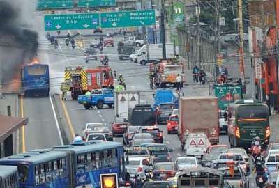Articulado de la Metrov&iacute;a se incendi&oacute; en la v&iacute;a a Daule