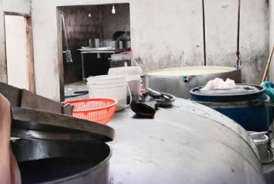 Establecimiento no cumpl&iacute;a con las normativas sanitarias b&aacute;sicas para el manejo de alimentos.