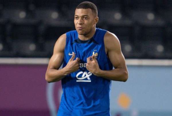Kylian Mbapp&eacute; y un pol&eacute;mico comentario en una publicaci&oacute;n de CR7