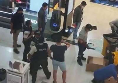 La Polic&iacute;a detuvo a un delincuente, tras un operativo antidrogas en el Mall del Sol. 