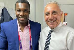 Carlos Tenorio (izq.) junto al exfutbolista b&uacute;lgaro Hristo Stoichkov.