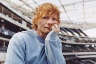 Polic&iacute;a desconect&oacute; el micr&oacute;fono de Ed Sheeran mientras cantaba en la calle