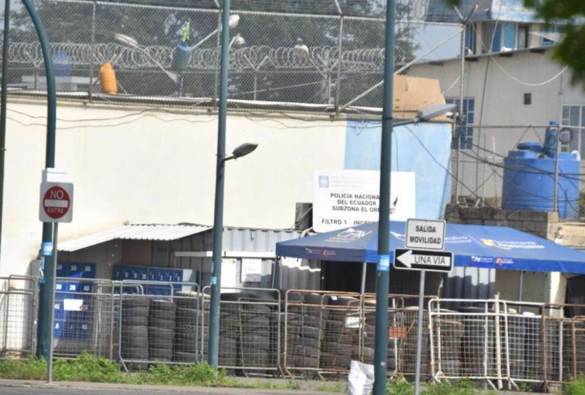  El Servicio Nacional de Atención Integral a Personas Privadas de la Libertad (SNAI) confirmó la muerte de tres reclusos en el Centro de Privación de Libertad El Oro N.º 1 en Machala. 