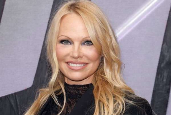 Pamela Anderson public&oacute; su biograf&iacute;a