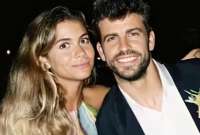 Clara Ch&iacute;a Mart&iacute; (izq.) junto al exfutbolista Gerard Piqu&eacute;. 