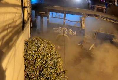 Un bus choc&oacute; con cinco casas en el sector de La Rold&oacute;s