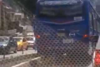 Conductor de autob&uacute;s fue sancionado en Quito por invadir la ciclov&iacute;a