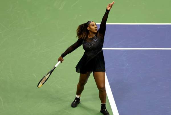 Serena Williams utiliz&oacute; un vestido que llam&oacute; la atenci&oacute;n por sus capas