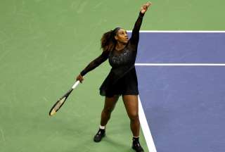 Serena Williams utiliz&oacute; un vestido que llam&oacute; la atenci&oacute;n por sus capas