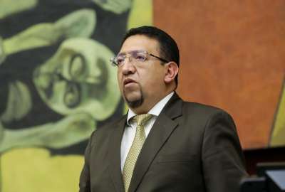 Autoridades de Gobierno cuestionan al presidente de la Asamblea Nacional como mediador del di&aacute;logo con la Conaie