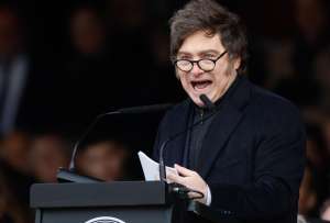 El presidente argentino Javier Milei defendi&oacute; a su hermana Karina, por un supuesto esc&aacute;ndalo de corrupci&oacute;n. 